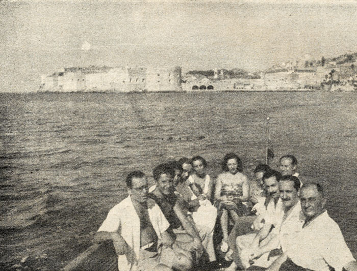 players relaxing between matches